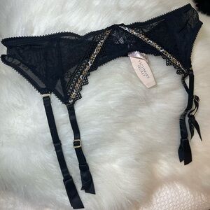 Victoria Secret Black Lace Animal Print Trim Garter Belt NWT